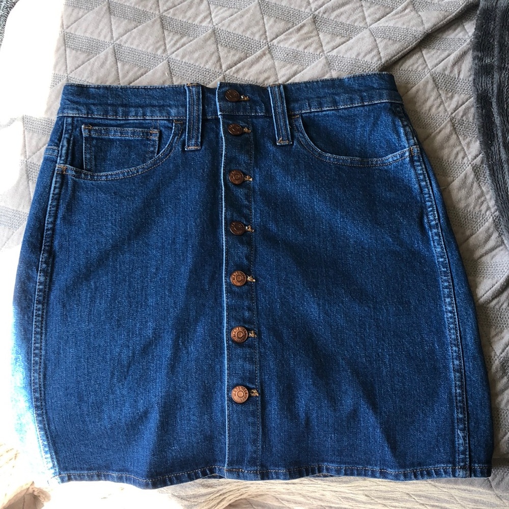 Madewell denim mini skirt - like new!